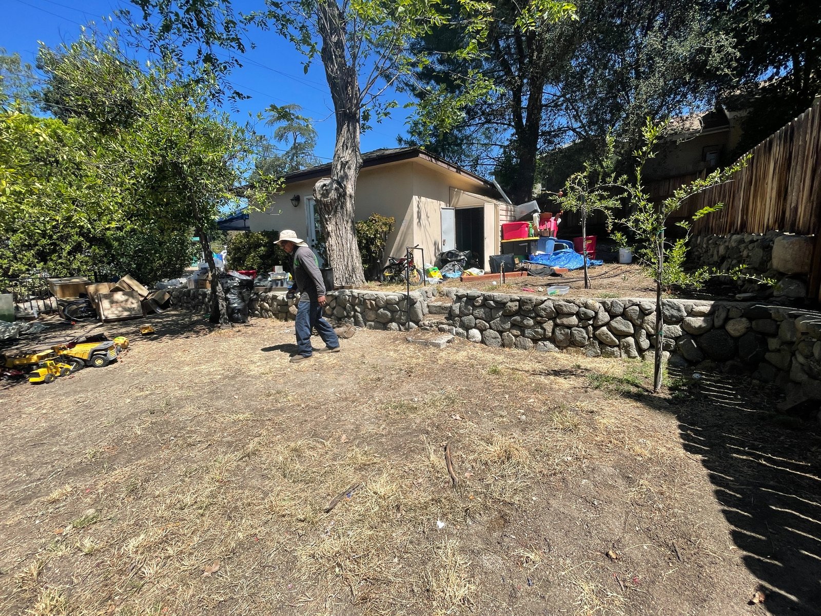 Piedmont Avenue La Crescenta yard before